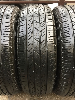 ยาง Roadstone 225 65 17 กลางปี16 ดอกเต็ม ไม่มีปะ เนื้อนิ่มๆ ใช้ยาว ราคาไม่แพง