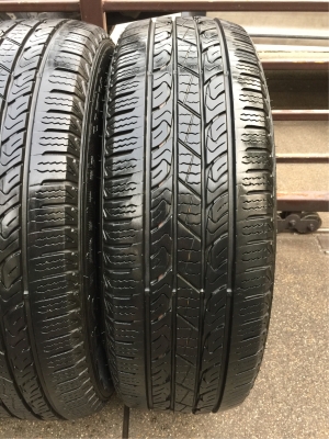 ยาง Roadstone 225 65 17 กลางปี16 ดอกเต็ม ไม่มีปะ เนื้อนิ่มๆ ใช้ยาว ราคาไม่แพง