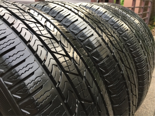 ยาง Roadstone 225 65 17 กลางปี16 ดอกเต็ม ไม่มีปะ เนื้อนิ่มๆ ใช้ยาว ราคาไม่แพง ยาง Roadstone 225 65 17 กลางปี16 ดอกเต็ม ไม่มีปะ เนื้อนิ่มๆ ใช้ยาว ราคาไม่แพง