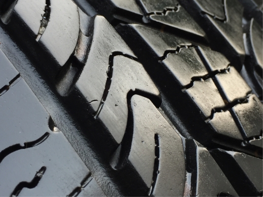 ยาง Roadstone 225 65 17 กลางปี16 ดอกเต็ม ไม่มีปะ เนื้อนิ่มๆ ใช้ยาว ราคาไม่แพง