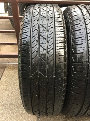ยาง Roadstone 225 65 17 กลางปี16 ดอกเต็ม ไม่มีปะ เนื้อนิ่มๆ ใช้ยาว ราคาไม่แพง