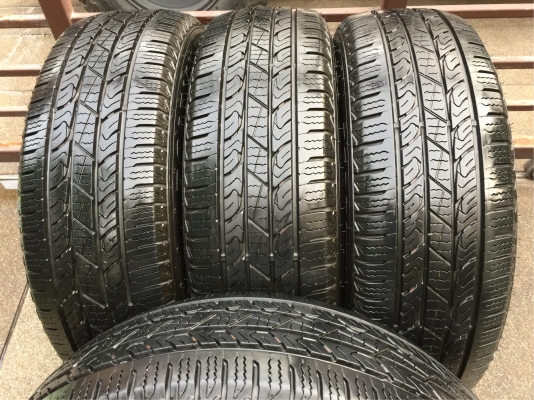 ยาง Roadstone 225 65 17 กลางปี16 ดอกเต็ม ไม่มีปะ เนื้อนิ่มๆ ใช้ยาว ราคาไม่แพง