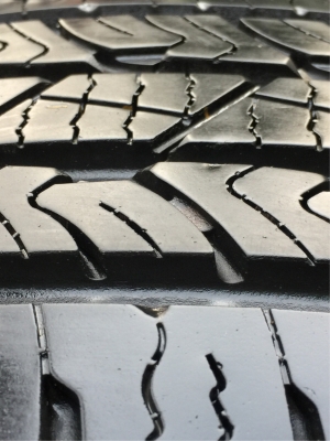 ยาง Roadstone 225 65 17 กลางปี16 ดอกเต็ม ไม่มีปะ เนื้อนิ่มๆ ใช้ยาว ราคาไม่แพง