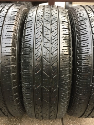 ยาง Roadstone 225 65 17 กลางปี16 ดอกเต็ม ไม่มีปะ เนื้อนิ่มๆ ใช้ยาว ราคาไม่แพง