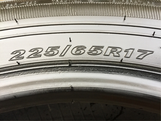 ยาง Roadstone 225 65 17 กลางปี16 ดอกเต็ม ไม่มีปะ เนื้อนิ่มๆ ใช้ยาว ราคาไม่แพง