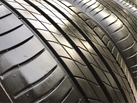 ยาง Michelin 225 50 17 ปี16 ดอกเต็ม ไม่มีปะ เนื้อนิ่มๆ ใช้ยาว ราคาไม่แพง ยาง Michelin 225 50 17 ปี16 ดอกเต็ม ไม่มีปะ เนื้อนิ่มๆ ใช้ยาว ราคาไม่แพง