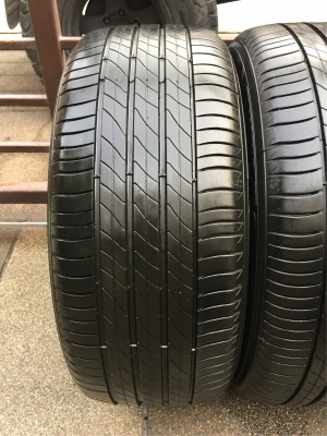 ยาง Michelin 225 50 17 ปี16 ดอกเต็ม ไม่มีปะ เนื้อนิ่มๆ ใช้ยาว ราคาไม่แพง