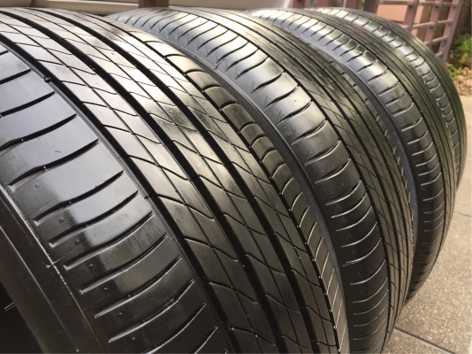 ยาง Michelin 225 50 17 ปี16 ดอกเต็ม ไม่มีปะ เนื้อนิ่มๆ ใช้ยาว ราคาไม่แพง ยาง Michelin 225 50 17 ปี16 ดอกเต็ม ไม่มีปะ เนื้อนิ่มๆ ใช้ยาว ราคาไม่แพง