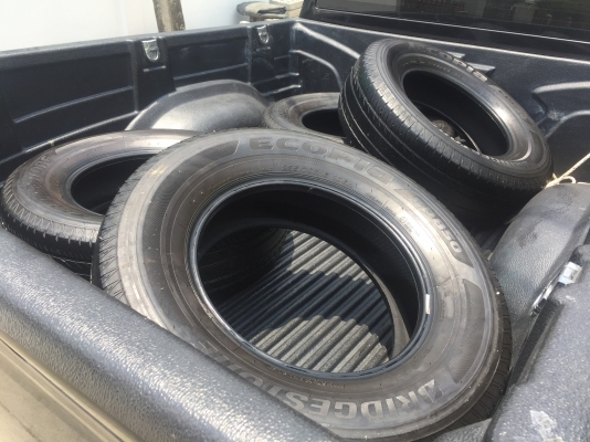 ยาง Bridgestone 235 70 16 ปี16 ดอกเต็ม ไม่มีปะ ใช้ยาว ราคาไม่แพง