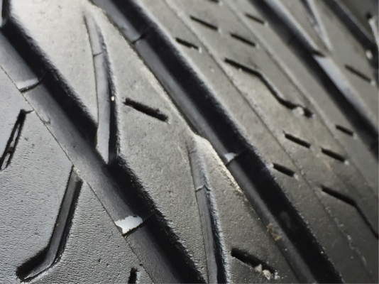 ยาง Bridgestone 235 70 16 ปี16 ดอกเต็ม ไม่มีปะ ใช้ยาว ราคาไม่แพง