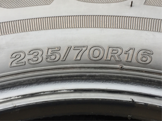 ยาง Bridgestone 235 70 16 ปี16 ดอกเต็ม ไม่มีปะ ใช้ยาว ราคาไม่แพง