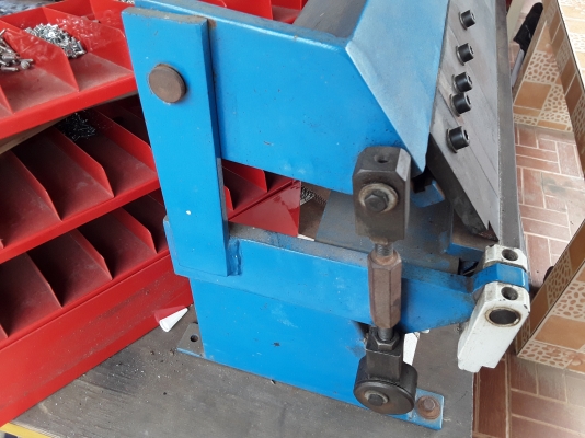 เเท่นพับ เหล็กเเผ่น 1 มิล เเบบมือโยก