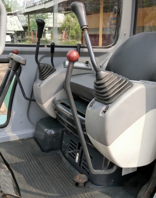 KOMATSU 30-7 ขนาดPC-30 <มีลายหัวแย๊ก>รถเก่านอกมีเอกสารอินวอย☎️ติดต่อ 085-5632278 <ราคาต่อรองได้>