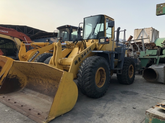 รถตัก Komatsu WA300-3E เก่านอกจากญีปุ่่น100\% มีให้เลือกหลายคัน พร้อมใช้งานทุกคัน