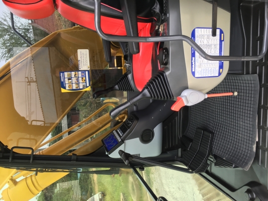 ขายรถขุด Komatsu pc200-8 MO 5,600 ชม.