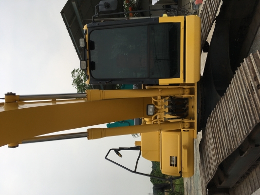 ขายรถขุด Komatsu pc200-8 MO 5,600 ชม.
