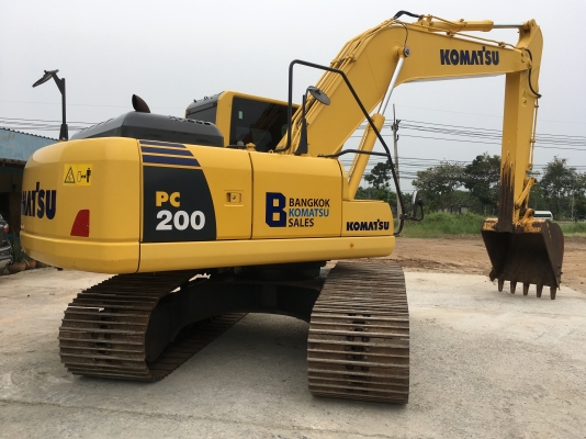 ขายรถขุด Komatsu pc200-8 MO 5,600 ชม.
