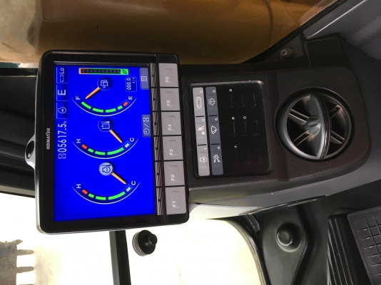 ขายรถขุด Komatsu pc200-8 MO 5,600 ชม.