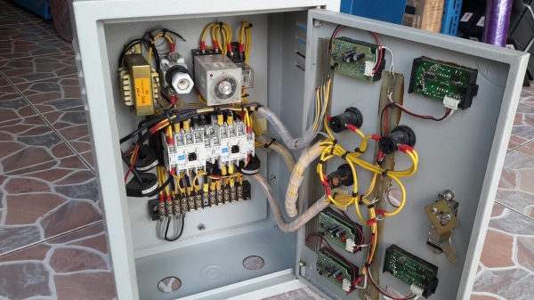 ตู้คอลโทรลควบคุมการทำงานสภาพสวยครับ