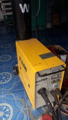 ตู้เชื่อม CO2 Mag 250 S ขายพร้อมถัง อุปกรณ์ครบ  ใช้งานไม่กี่ครั้ง