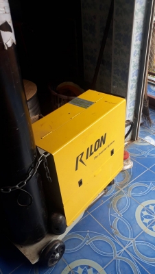 ตู้เชื่อม CO2 Mag 250 S ขายพร้อมถัง อุปกรณ์ครบ  ใช้งานไม่กี่ครั้ง