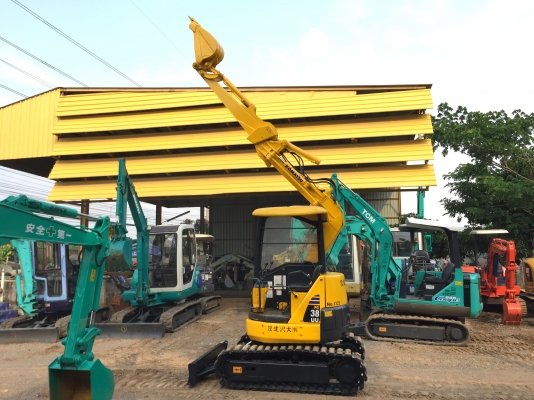 ขายรถขุดเก่านอก KOMATSU PC38UU-2E ชั่วโมงใช้งานน้อย เครื่อง3สูบ คอนโทนน้ำมัน,ฟรีเช็ดระบบ,ฟรีจัดส่งทั่วไทย