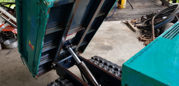 รถบรรทุกการเกษตร ยกดั้มด้วยไฮดรอลิค  สอบถามได้ต่อรองได้ขายได้ขาย แทรคใหม่