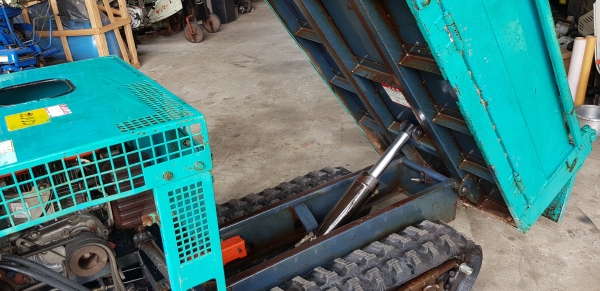 รถบรรทุกการเกษตร ยกดั้มด้วยไฮดรอลิค  สอบถามได้ต่อรองได้ขายได้ขาย แทรคใหม่