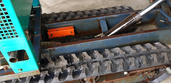 รถบรรทุกการเกษตร ยกดั้มด้วยไฮดรอลิค  สอบถามได้ต่อรองได้ขายได้ขาย แทรคใหม่