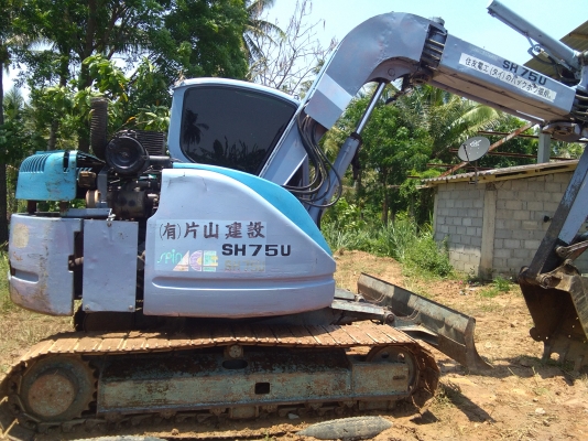 รถแมคโค sh75 บุ้งกี้ใหญ่  เทียบเท่าแมคโค120.    ราคาไม่แพง  อะไหล่มีทั่วไป.   โทรมาคุยได้คะ  ลายมาก็ได้