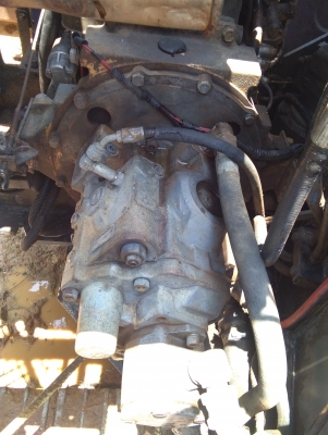 รถแมคโค sh75 บุ้งกี้ใหญ่  เทียบเท่าแมคโค120.    ราคาไม่แพง  อะไหล่มีทั่วไป.   โทรมาคุยได้คะ  ลายมาก็ได้