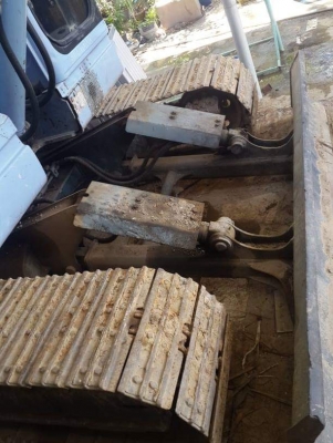 รถแมคโค sh75 บุ้งกี้ใหญ่  เทียบเท่าแมคโค120.    ราคาไม่แพง  อะไหล่มีทั่วไป.   โทรมาคุยได้คะ  ลายมาก็ได้