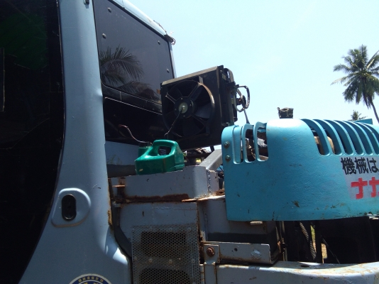 รถแมคโค sh75 บุ้งกี้ใหญ่  เทียบเท่าแมคโค120.    ราคาไม่แพง  อะไหล่มีทั่วไป.   โทรมาคุยได้คะ  ลายมาก็ได้