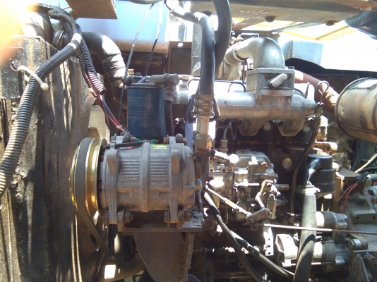 รถแมคโค sh75 บุ้งกี้ใหญ่  เทียบเท่าแมคโค120.    ราคาไม่แพง  อะไหล่มีทั่วไป.   โทรมาคุยได้คะ  ลายมาก็ได้