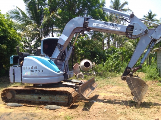 รถแมคโค sh75 บุ้งกี้ใหญ่  เทียบเท่าแมคโค120.    ราคาไม่แพง  อะไหล่มีทั่วไป.   โทรมาคุยได้คะ  ลายมาก็ได้