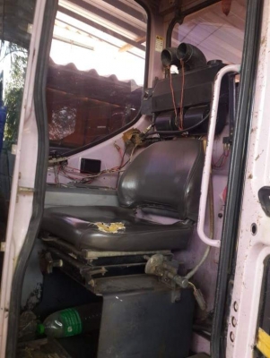 รถแมคโค sh75 บุ้งกี้ใหญ่  เทียบเท่าแมคโค120.    ราคาไม่แพง  อะไหล่มีทั่วไป.   โทรมาคุยได้คะ  ลายมาก็ได้