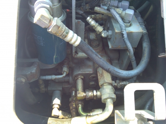 รถแมคโค sh75 บุ้งกี้ใหญ่  เทียบเท่าแมคโค120.    ราคาไม่แพง  อะไหล่มีทั่วไป.   โทรมาคุยได้คะ  ลายมาก็ได้