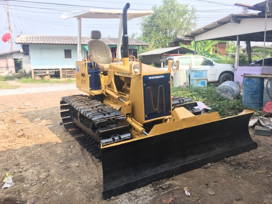 ขายรถแทร็กเตอร์เก่านอกD2-6 P สภาพสวยพร้อมใช้งาน เครื่องดี ช่วงช่างดี โซ่บูทดีไม่มีแตก ราคาต่อรองคุยกันได้ โทร0616613023 แพรว