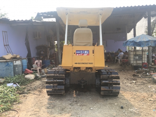 ขายรถแทร็กเตอร์เก่านอกD2-6 P สภาพสวยพร้อมใช้งาน เครื่องดี ช่วงช่างดี โซ่บูทดีไม่มีแตก ราคาต่อรองคุยกันได้ โทร0616613023 แพรว