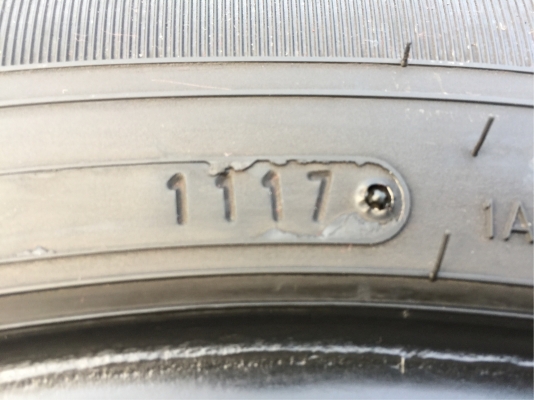 ยาง Bridgestone 205 70 15 ปี17 ดอกเต็ม ไม่มีปะ ใช้ยาว ราคาไม่แพง