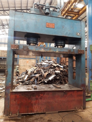 ขายเครื่องอัดไฮโดรลิค400ตันใต้หวันหน้าโต๊ะ1.4เมตรx2.8เมตรราคาสุดคุ้ม