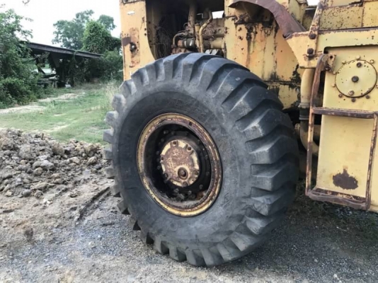 ขาย 385,000 รถตักล้อยาง CATTERPILAR 950 สวยสภาพพร้อมใช้ เครื่องดี เกียร์แรง ยางสวย เอกสารชื้อขาย  รถอยู่  นครปฐม  โทร 0610710295