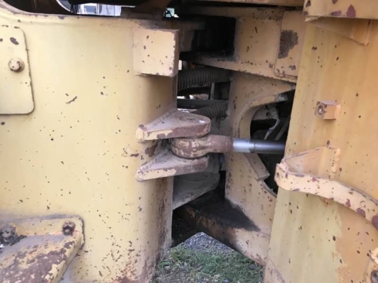 ขาย 385,000 รถตักล้อยาง CATTERPILAR 950 สวยสภาพพร้อมใช้ เครื่องดี เกียร์แรง ยางสวย เอกสารชื้อขาย  รถอยู่  นครปฐม  โทร 0610710295