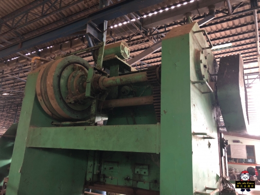 เครื่องพับเหล็กแผ่น YAMASHINA แรงกด 20 ตัน ยาว 8 ฟุต พร้อมใช้งาน เครื่องพับเหล็กแผ่น YAMASHINA แรงกด 20 ตัน ยาว 8 ฟุต พร้อมใช้งาน