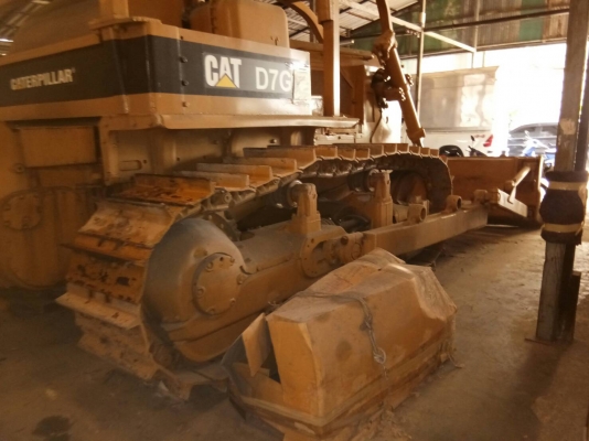 ต้องการขายด่วน !! รถแทรคเตอร์ D7G มีในโกดังทั้งหมด 22 คัน