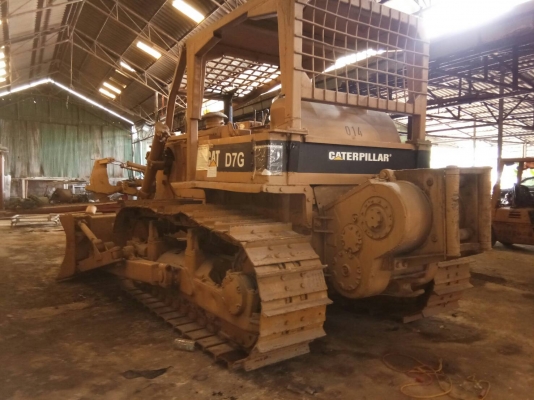 ต้องการขายด่วน !! รถแทรคเตอร์ D7G มีในโกดังทั้งหมด 22 คัน