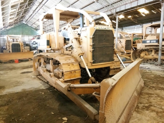 ต้องการขายด่วน !! รถแทรคเตอร์ D7G มีในโกดังทั้งหมด 22 คัน