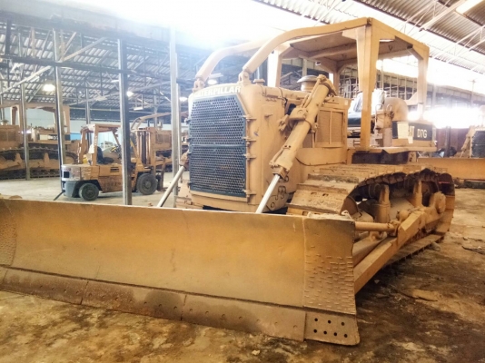 ต้องการขายด่วน !! รถแทรคเตอร์ D7G มีในโกดังทั้งหมด 22 คัน