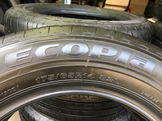 ยางป้ายแดง Bridgestone 175-65-14 ปี 18 หนานิ่ม มีตุ่ม ยางป้ายแดง Bridgestone 175-65-14 ปี 18 หนานิ่ม มีตุ่ม