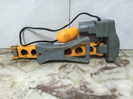 ขายแม่แรงไฟฟ้าทรงเตี้ยสำหรับยกรถยนต์และรถกระบะทั่วไป